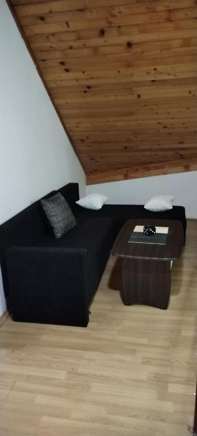 Sobe Lara Apartment โดนยี มิลาโนวัซ ภายนอก รูปภาพ