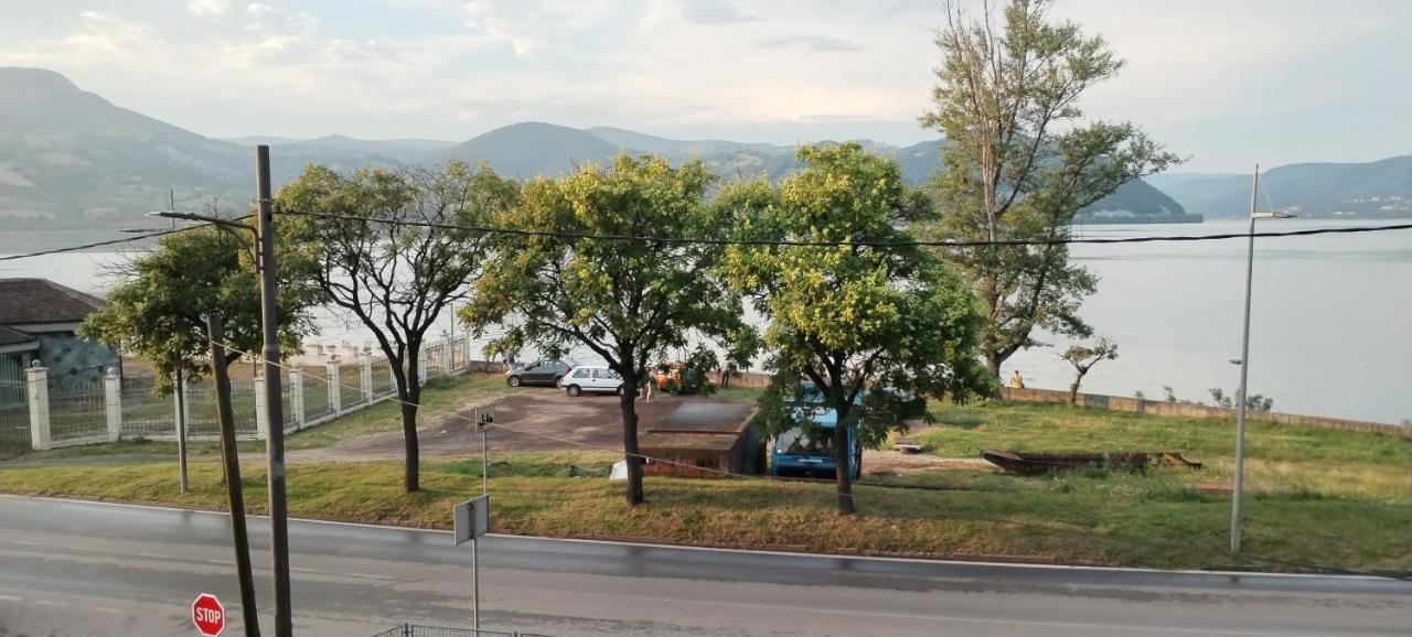 Sobe Lara Apartment โดนยี มิลาโนวัซ ภายนอก รูปภาพ
