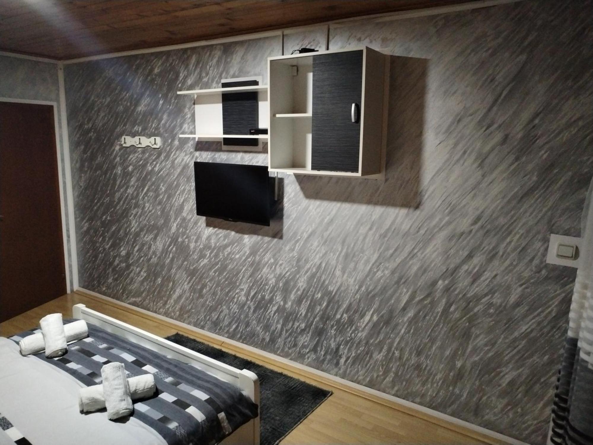 Sobe Lara Apartment โดนยี มิลาโนวัซ ภายนอก รูปภาพ